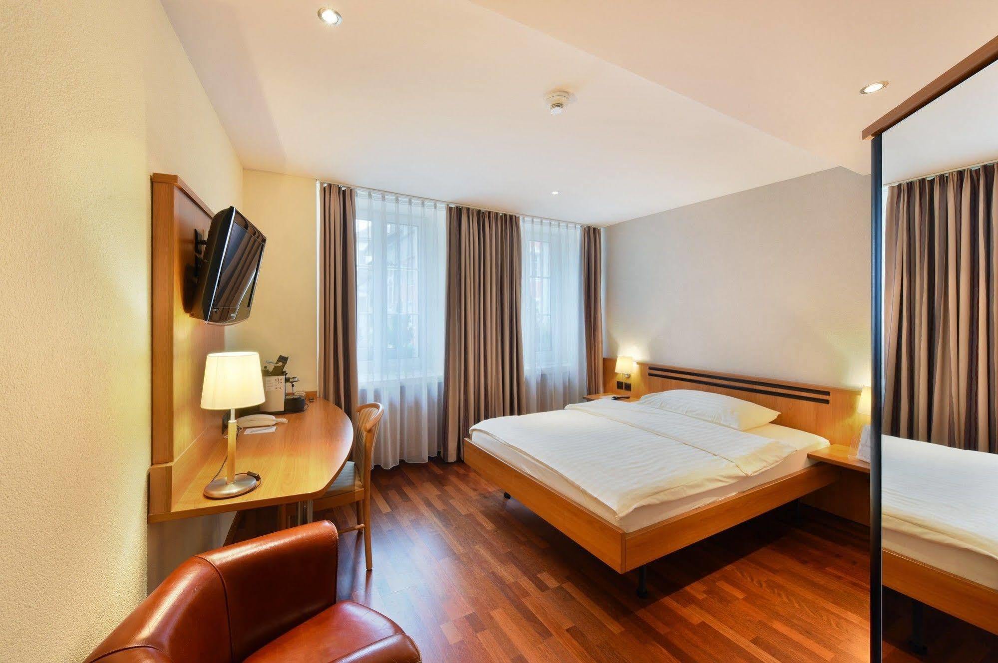 זופינגן Hotel Engel מראה חיצוני תמונה