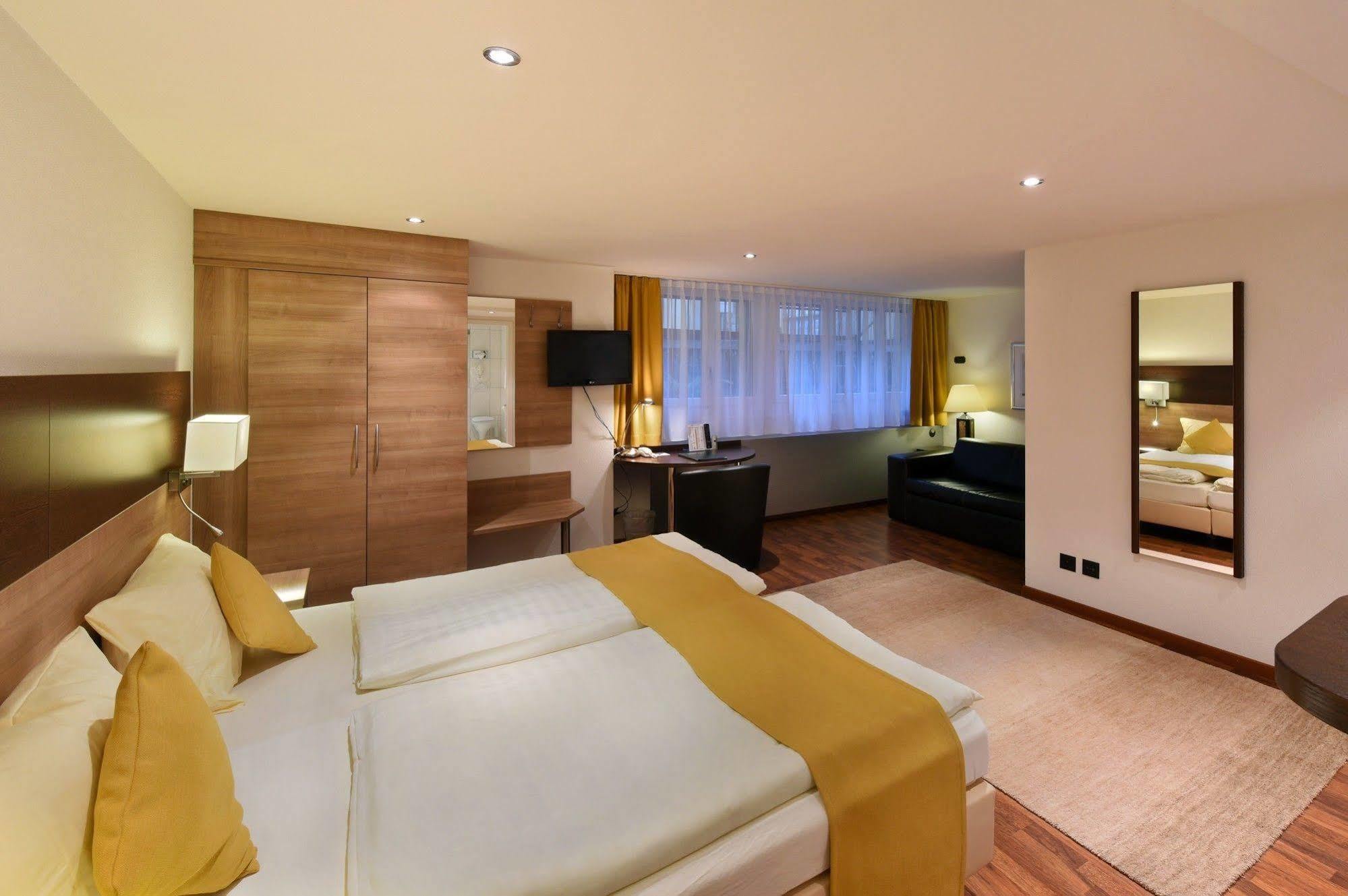זופינגן Hotel Engel מראה חיצוני תמונה